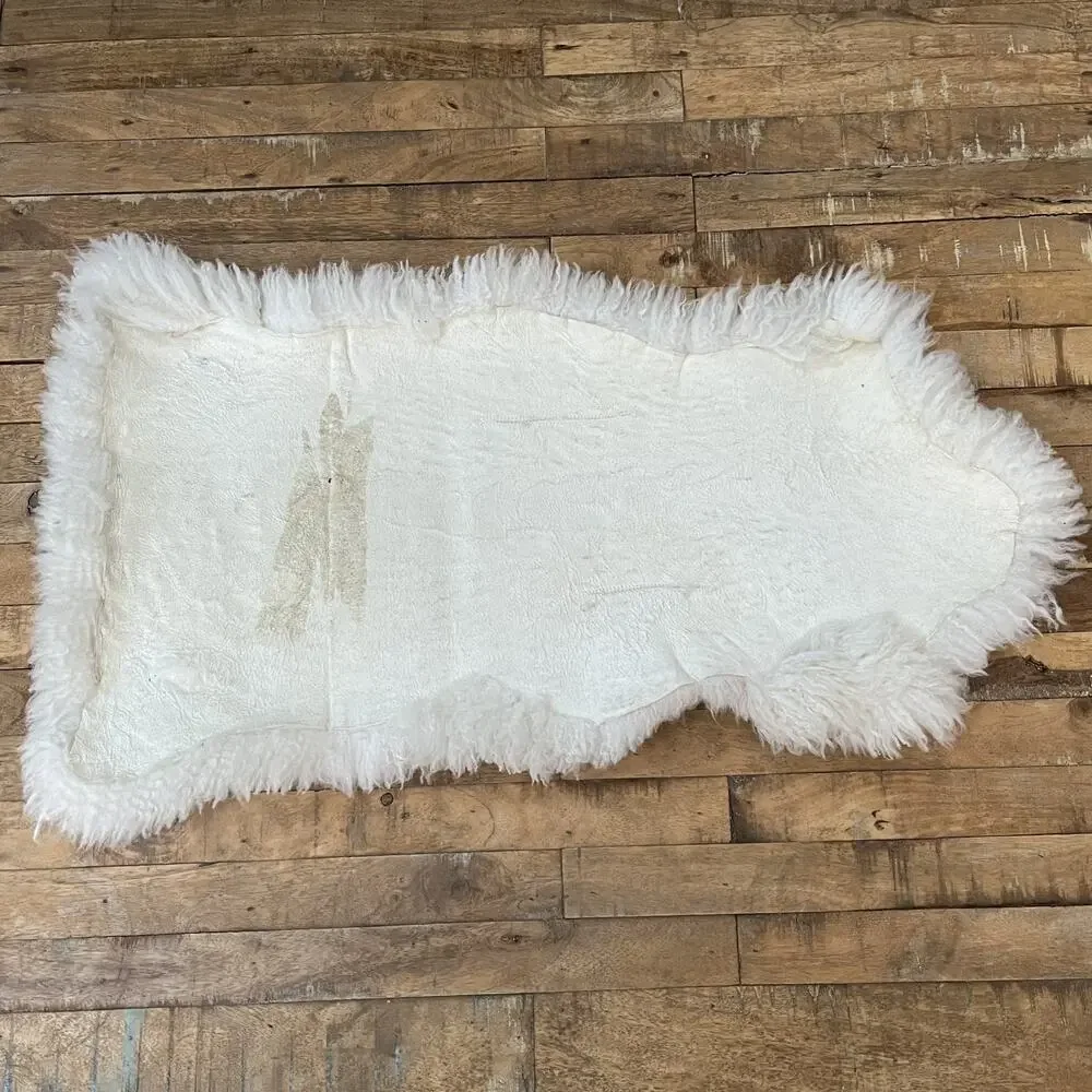Unbranded Off White Sheepskin Small Area Rug 26'' x 12''